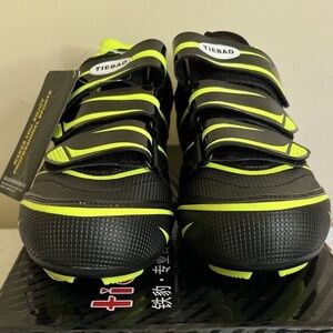 Excellent condition men's peloton sneakers shoes size 11 black and green Tiebao